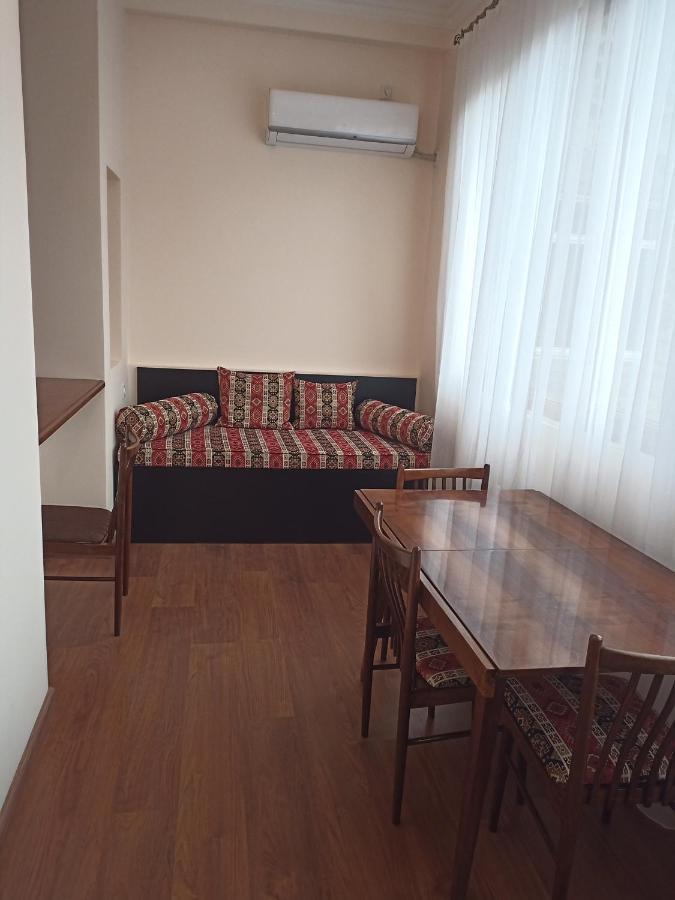Spacious One Bedroom Apartment In The City Centre Jerevan Buitenkant foto